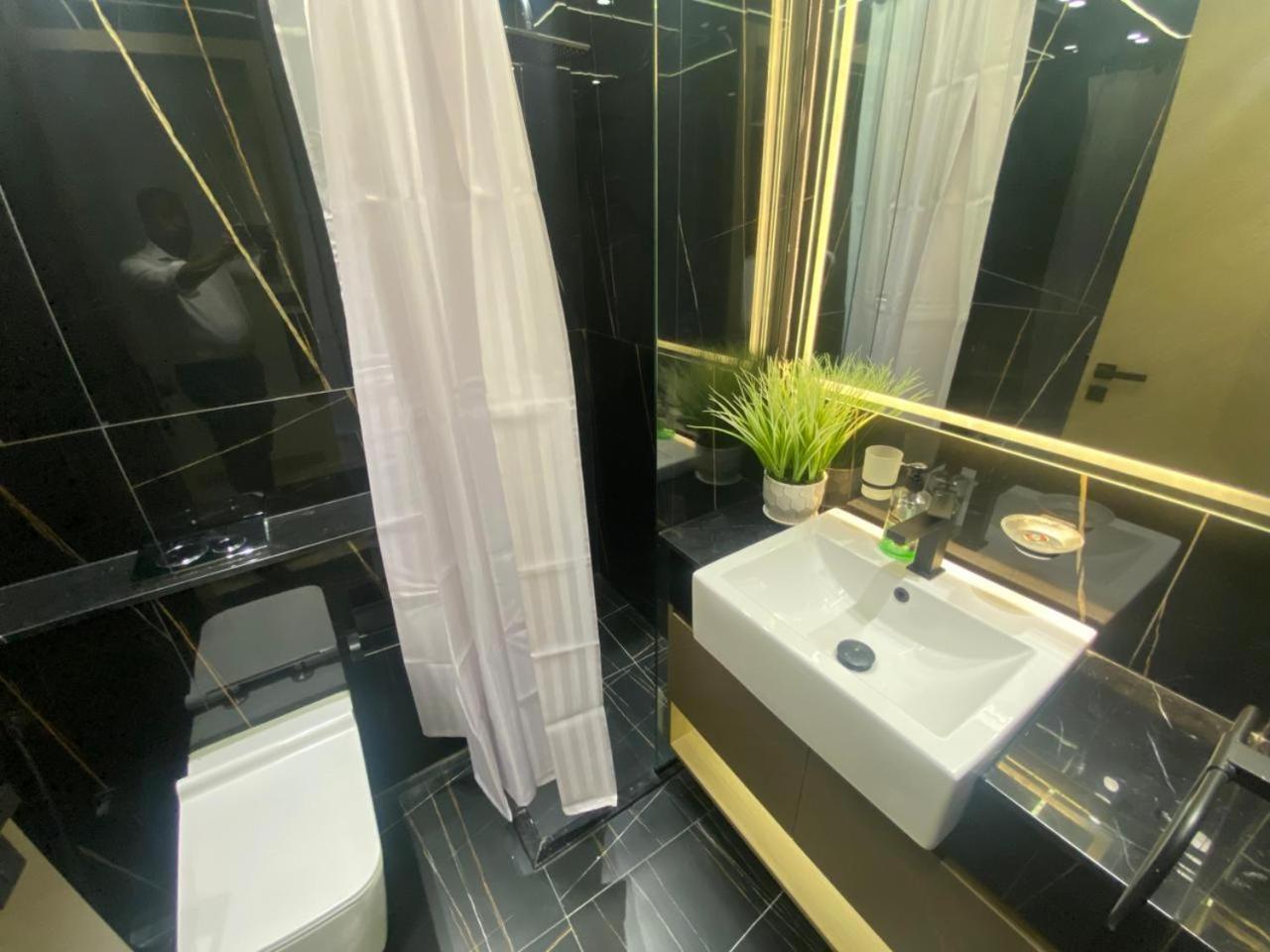 1 Bed Retreat- Rbe Vacation Homes-Binghatti Luna Dubai Exteriör bild