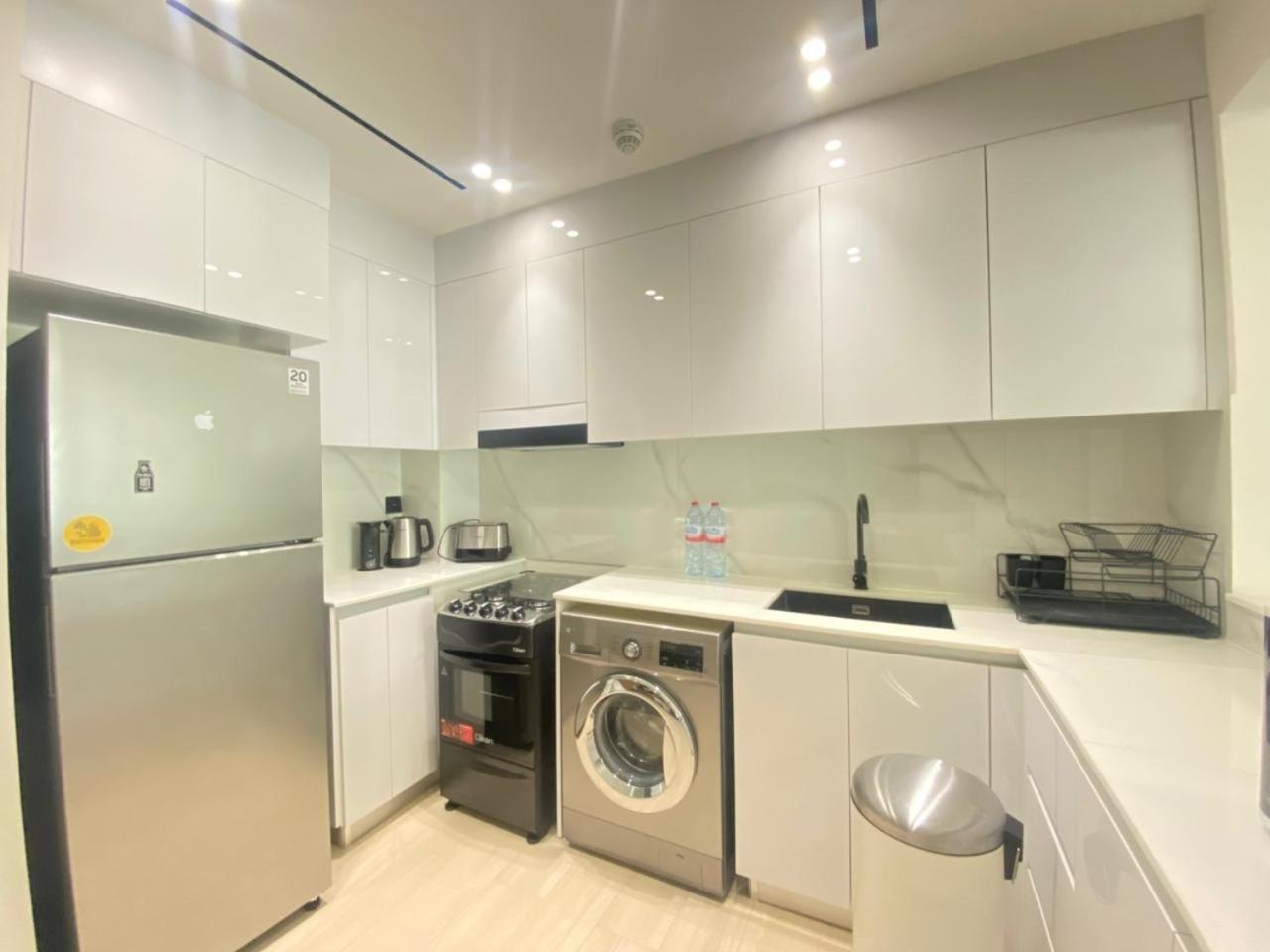 1 Bed Retreat- Rbe Vacation Homes-Binghatti Luna Dubai Exteriör bild